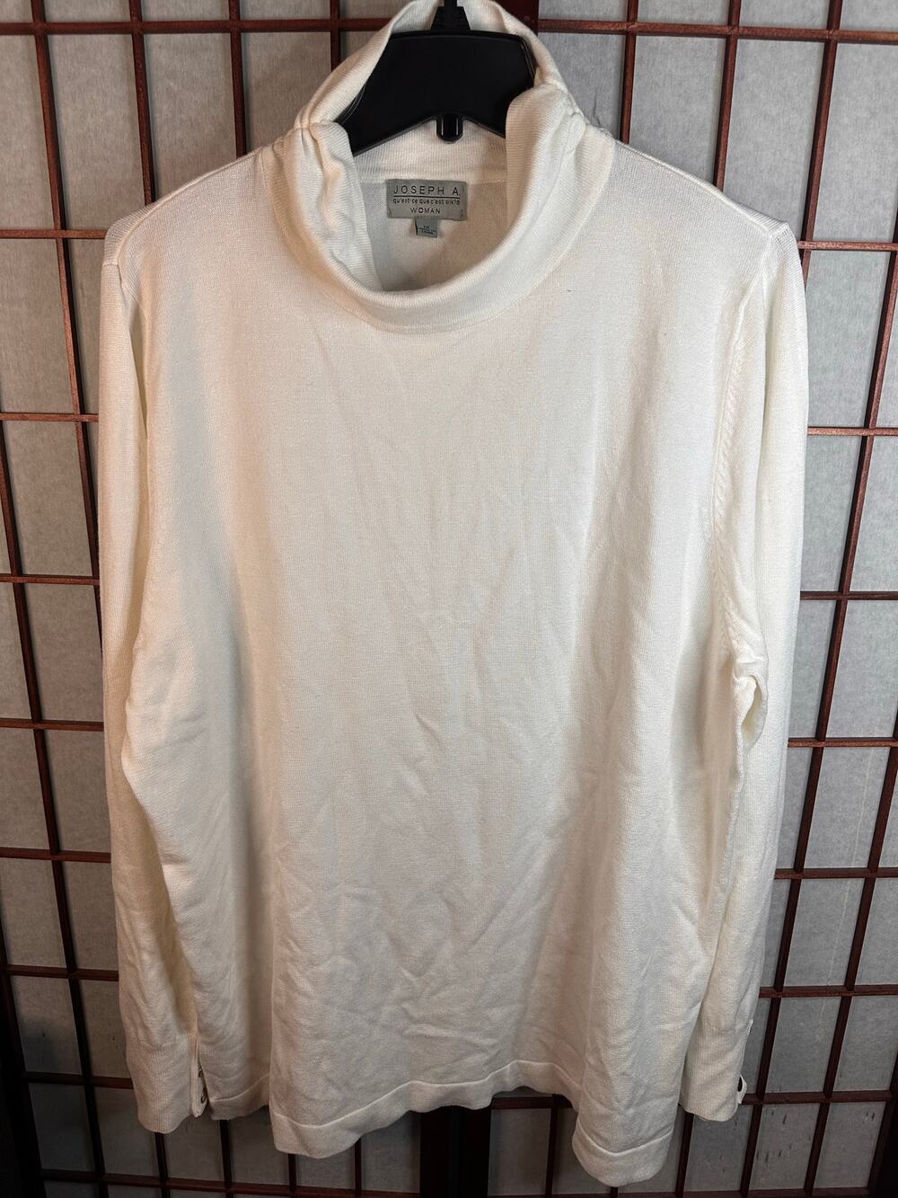 Joseph A Woman turtleneck sweater Cream Size 1X Capsule, staple, Layering